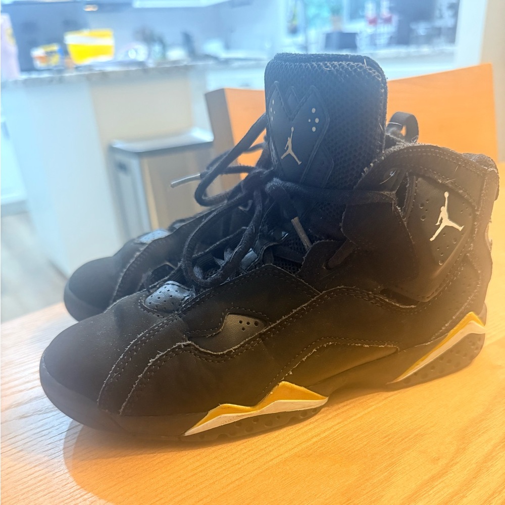 Jordan Kids Black and Gold Sneakers